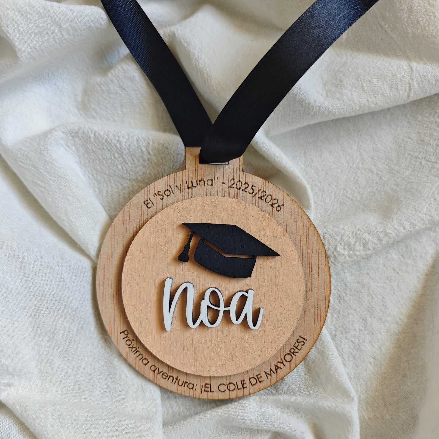 MEDALLA DE GRADUACIÓN CON CÍRCULO DE COLOR