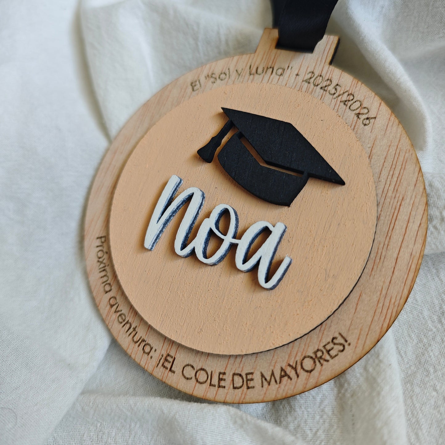MEDALLA DE GRADUACIÓN CON CÍRCULO DE COLOR